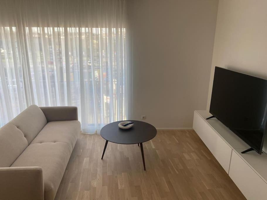 New Spacious Two Bedroom Center With Parking, Near Public Transport 룩셈부르크 외부 사진